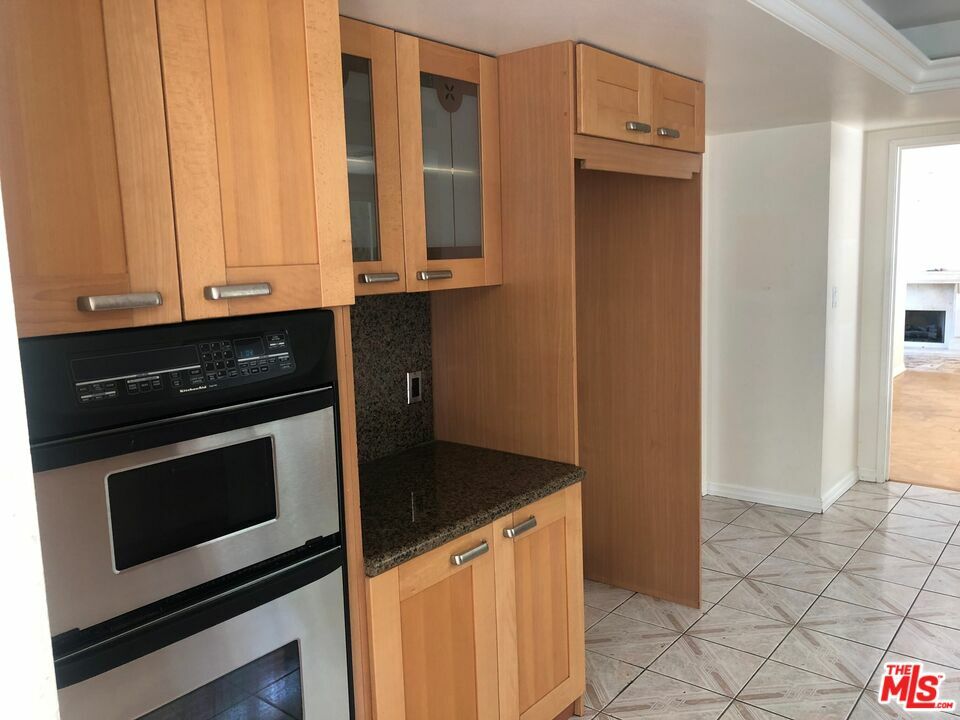 Property Photo: 2339 Jupiter Dr CA 90046