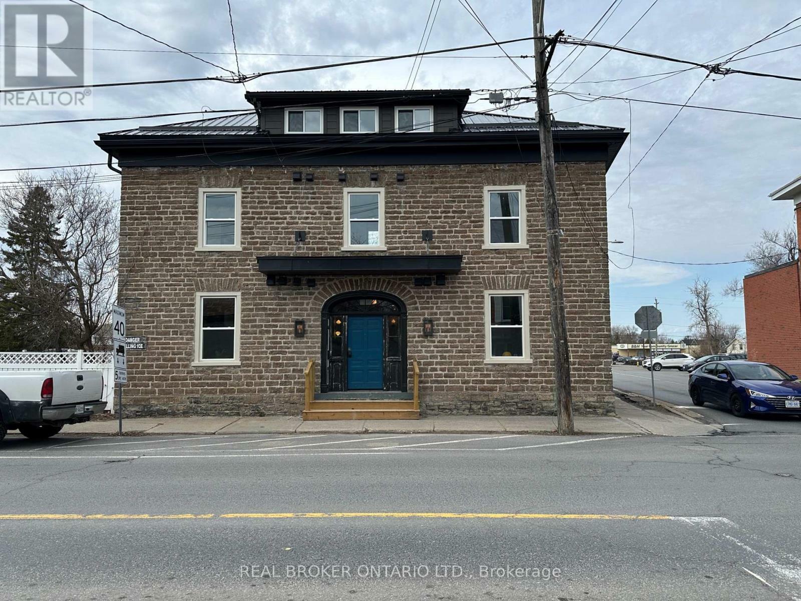 Property Photo: 5 Clothier Street West 102 ON K0G 1J0