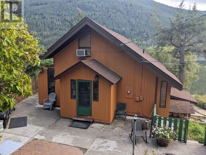Property Photo: 2376 Ojibway Road BC V2H 1T7