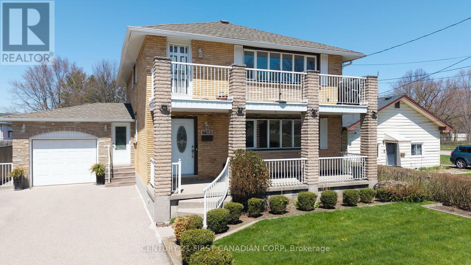 Photo de la propriété: 758 Cheapside Street ON N5Y 3Y8