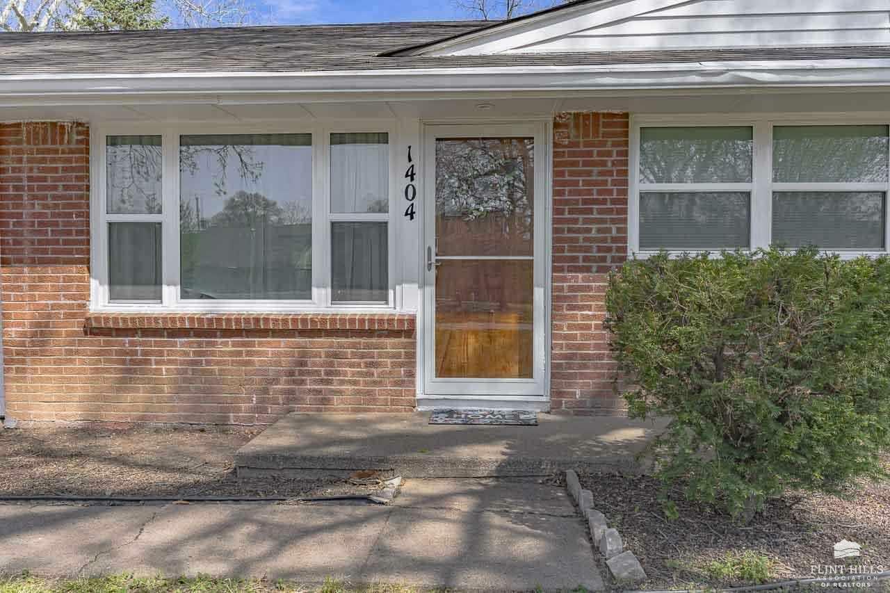 Property Photo: 1404 Hartford Road KS 66502