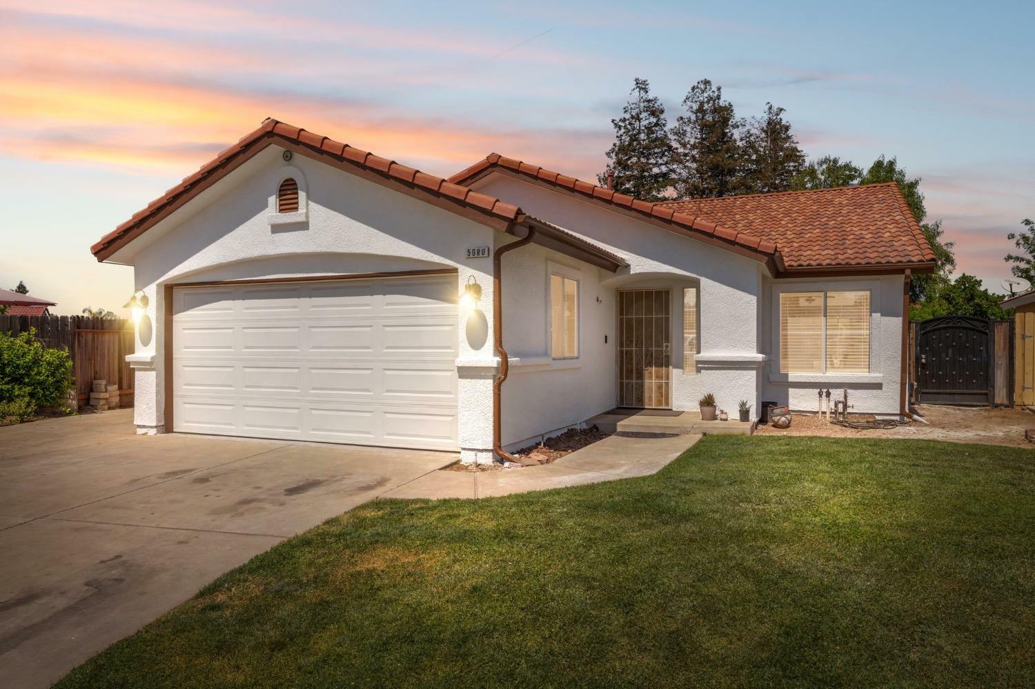 Property Photo: 5680 W Escalon Avenue CA 93722