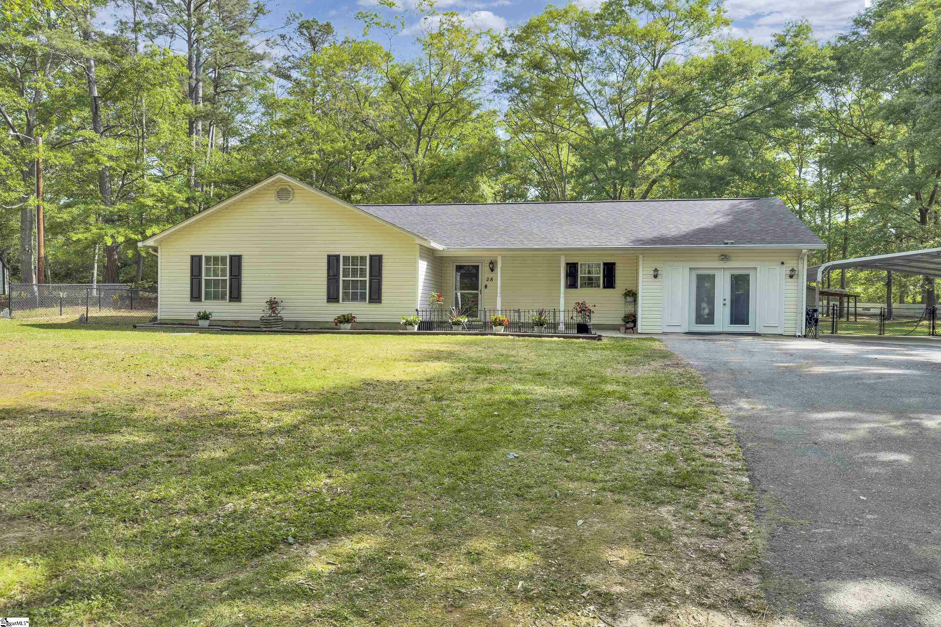 Property Photo: 28 Meadowlark Lane SC 29306