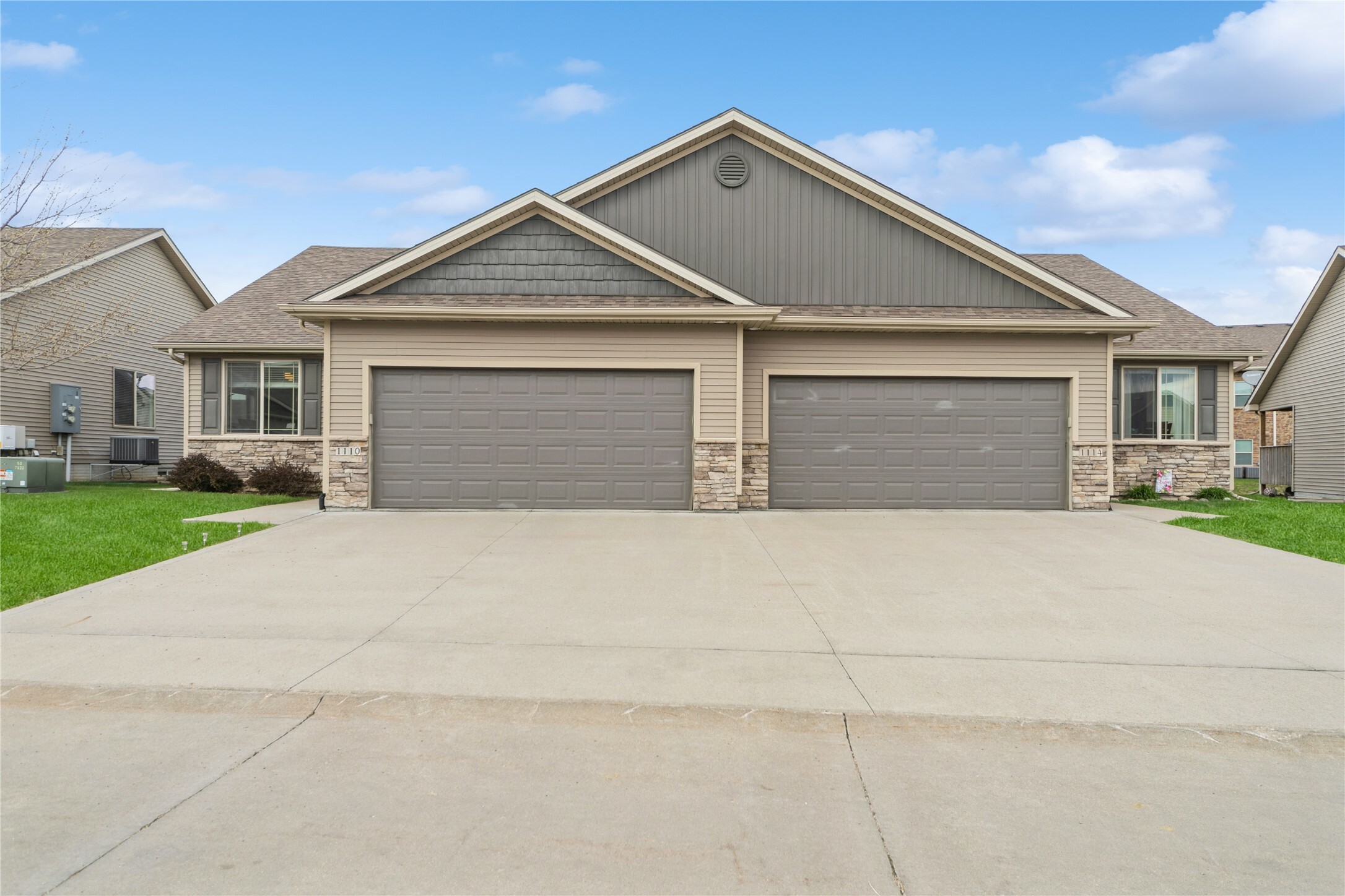 Property Photo: 1110 NE 15th Lane IA 50021