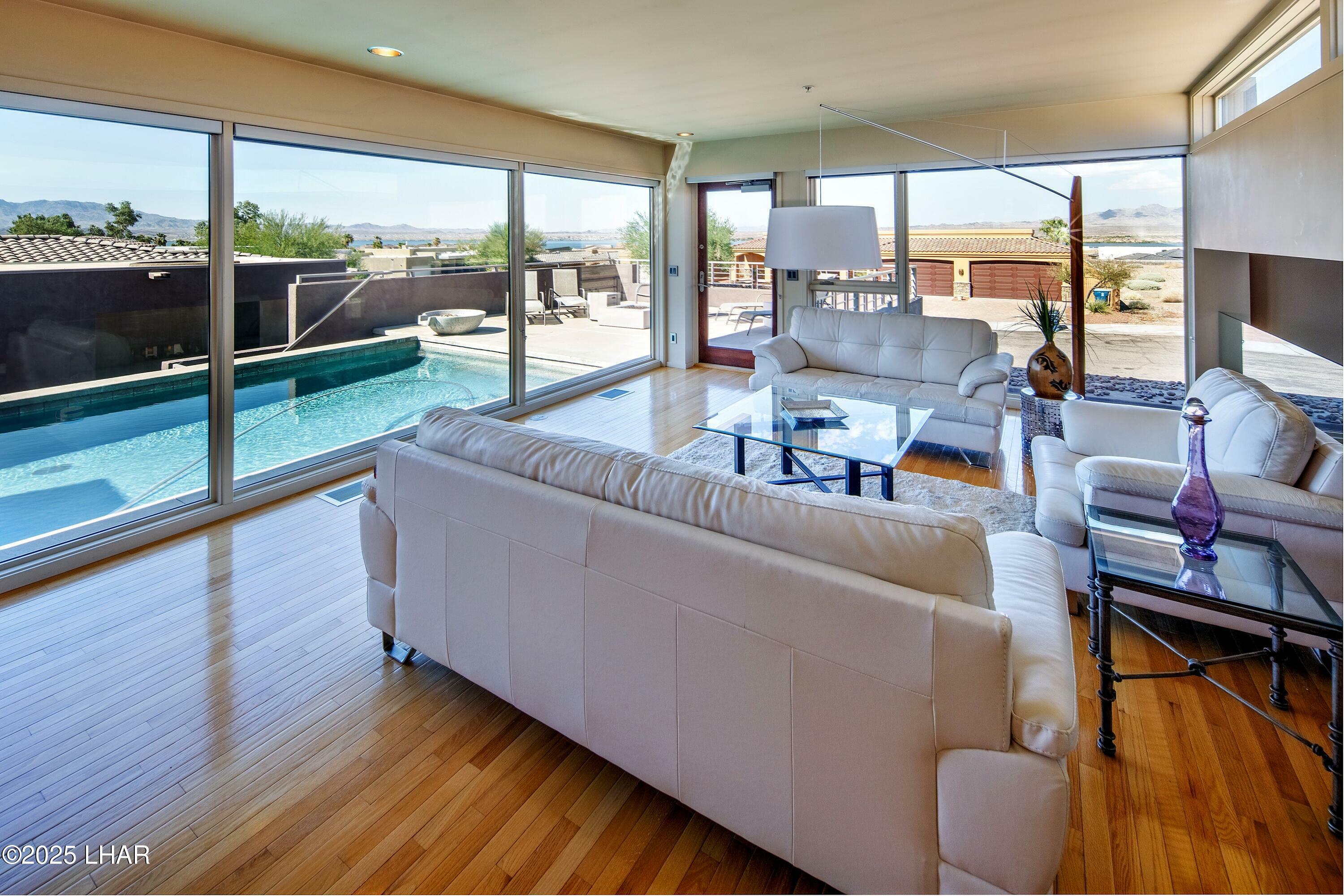 Property Photo: 1718 Sailing Hawk Dr AZ 86404