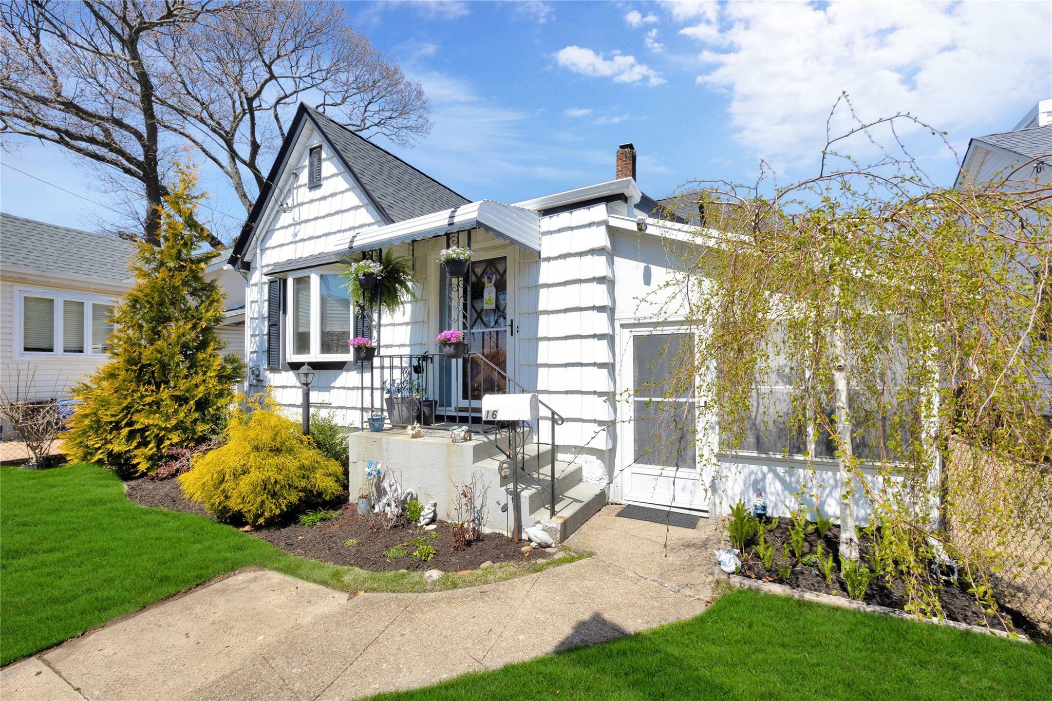 Property Photo: 16 Elinor Place NY 11520