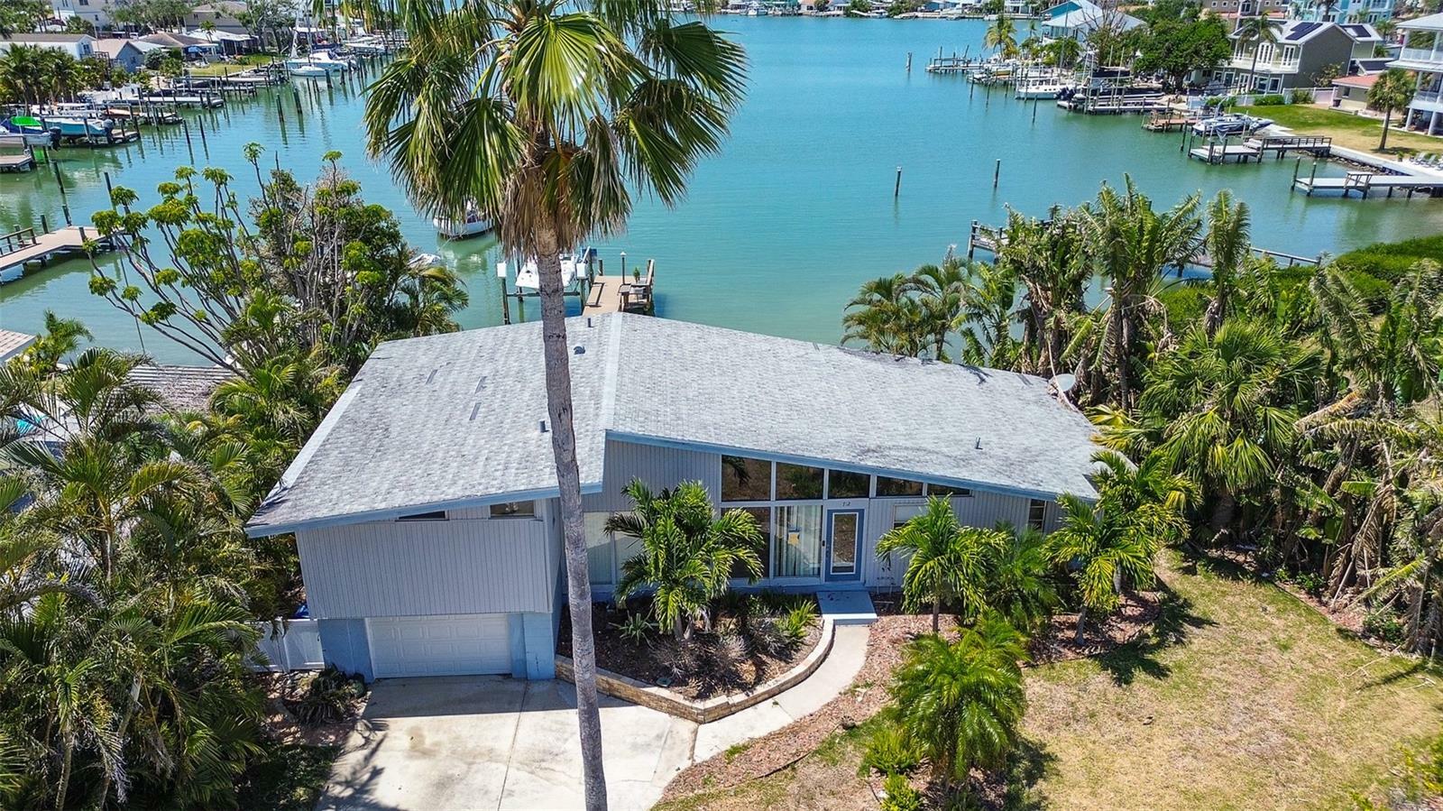 Property Photo: 712 Sunset Cove FL 33708