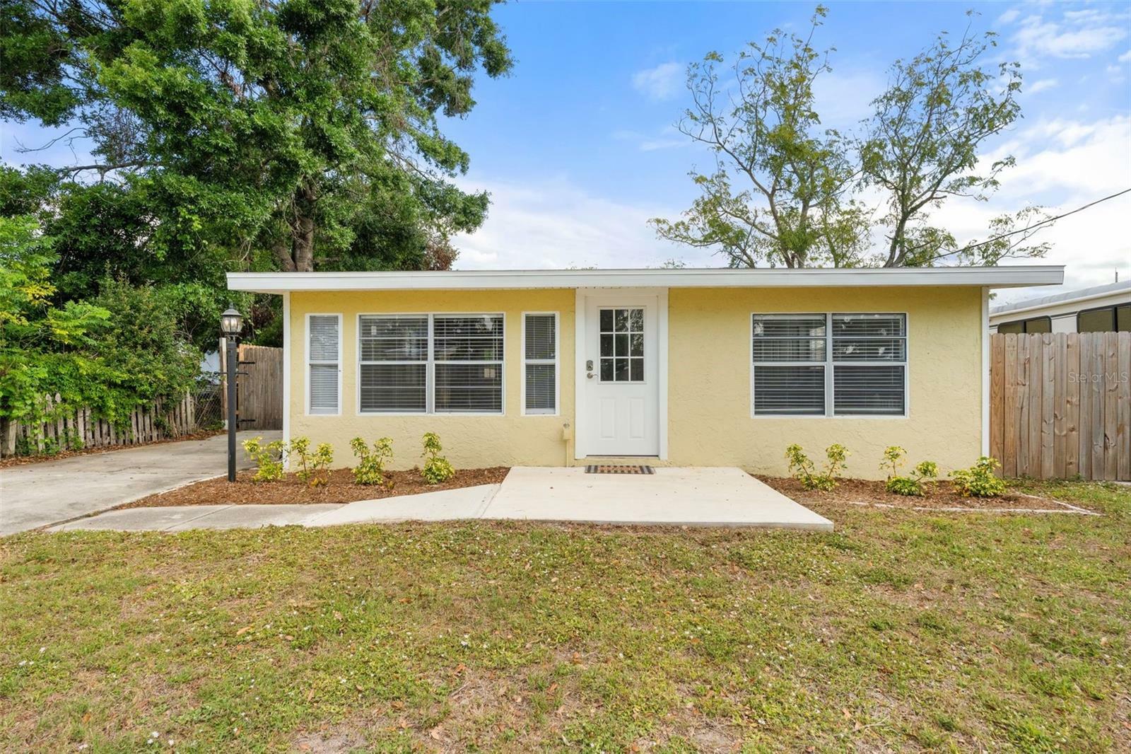 Property Photo: 2751 71st Drive E FL 34243