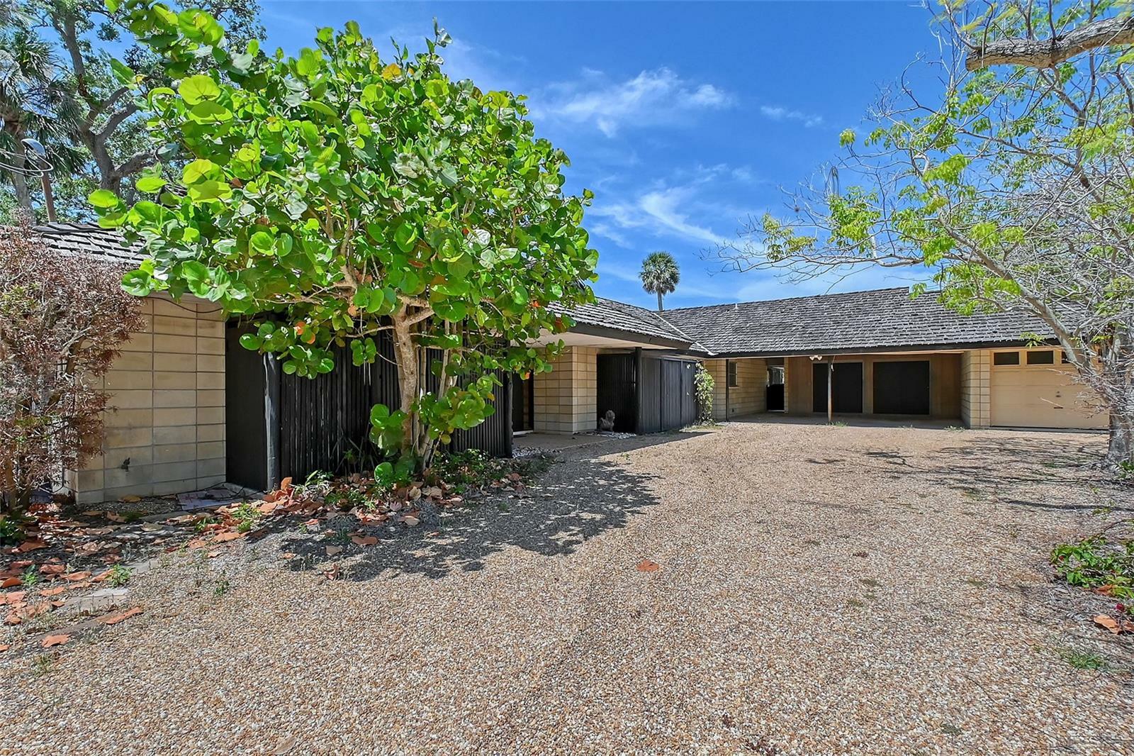 Property Photo: 5502 Shadow Lawn Drive FL 34242