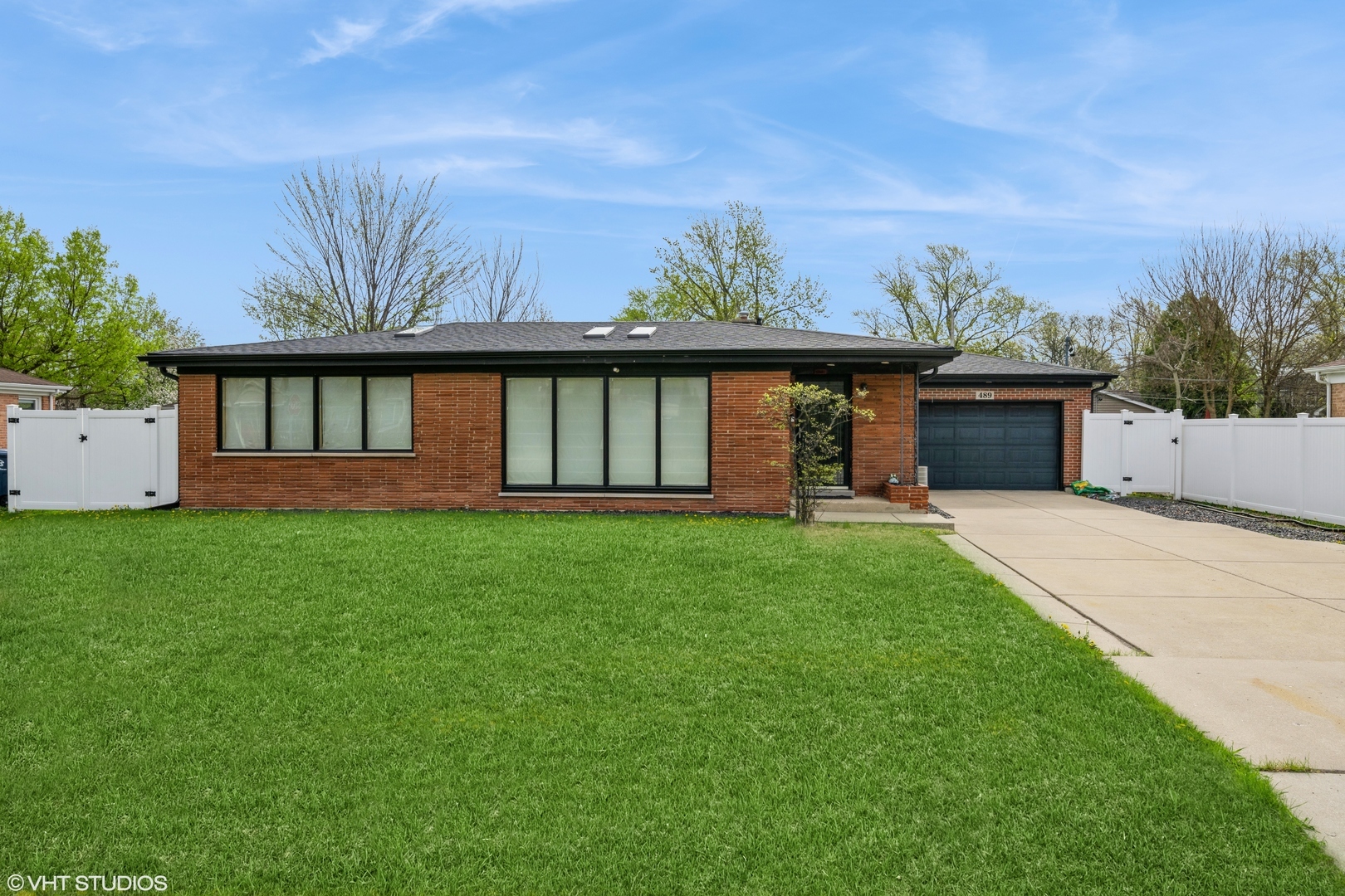 Property Photo: 489 Good Avenue IL 60016