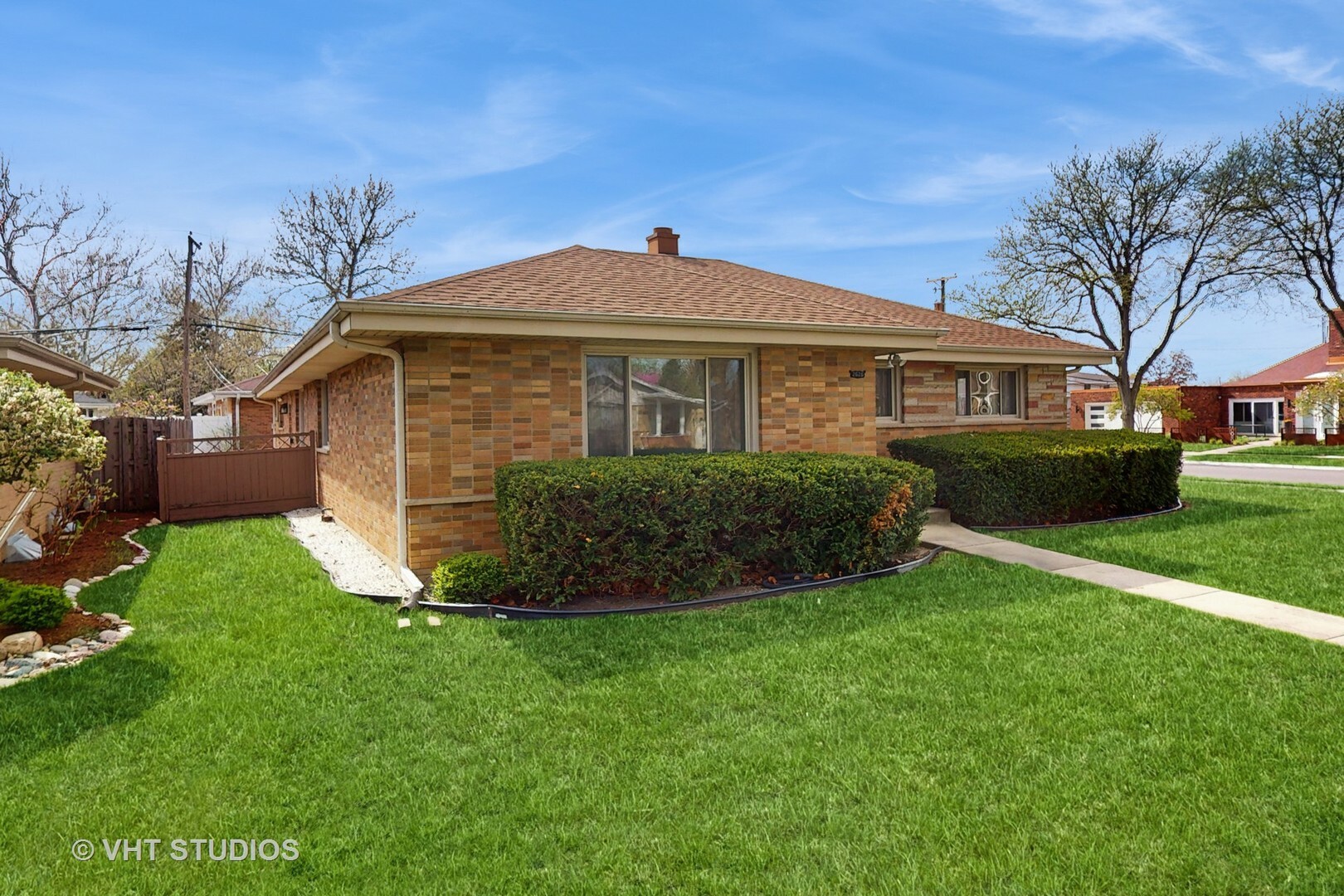 Property Photo: 2626 Sunnyside Avenue IL 60154