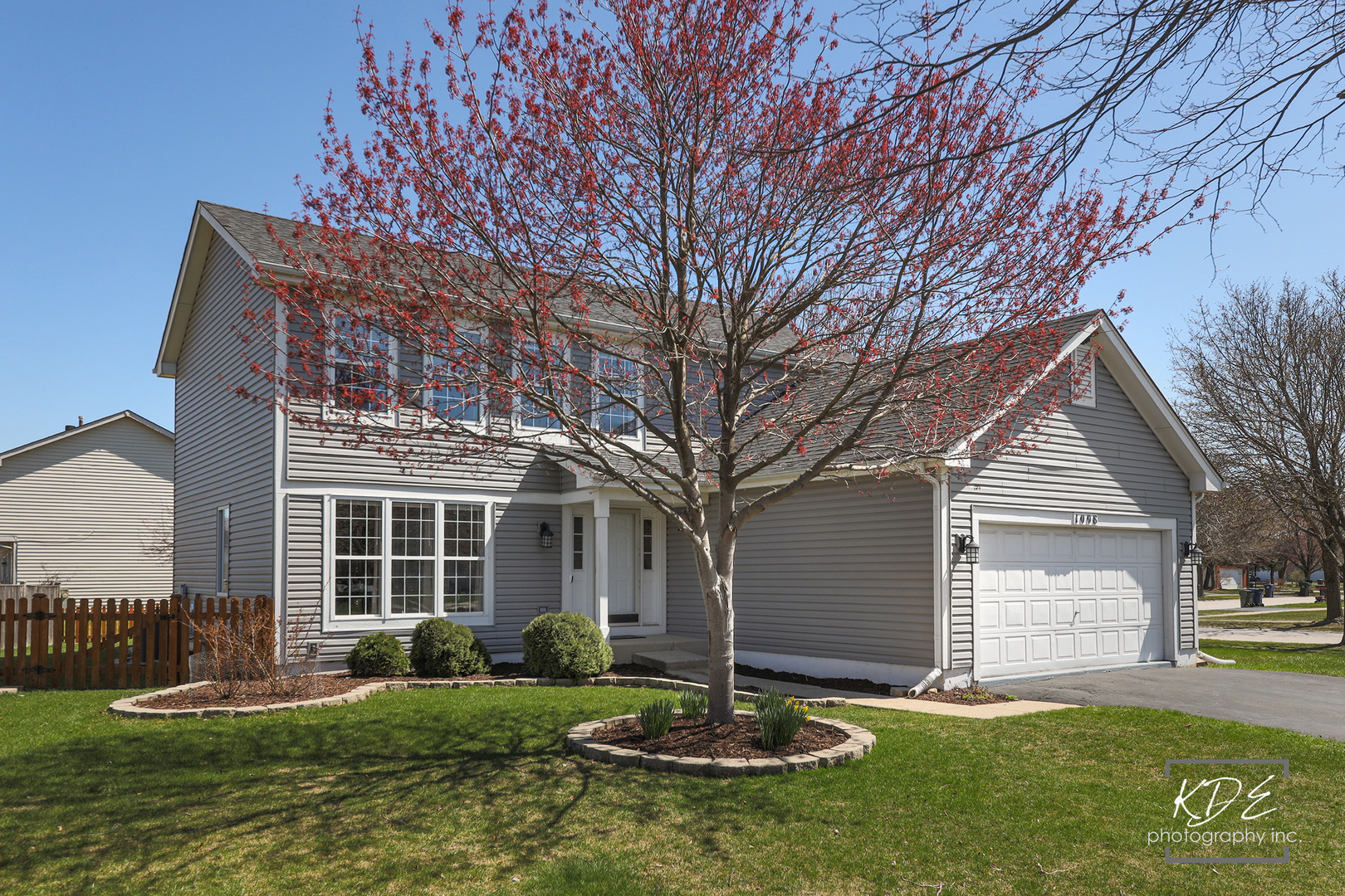 Property Photo: 1008 Lakewood Circle IL 60540