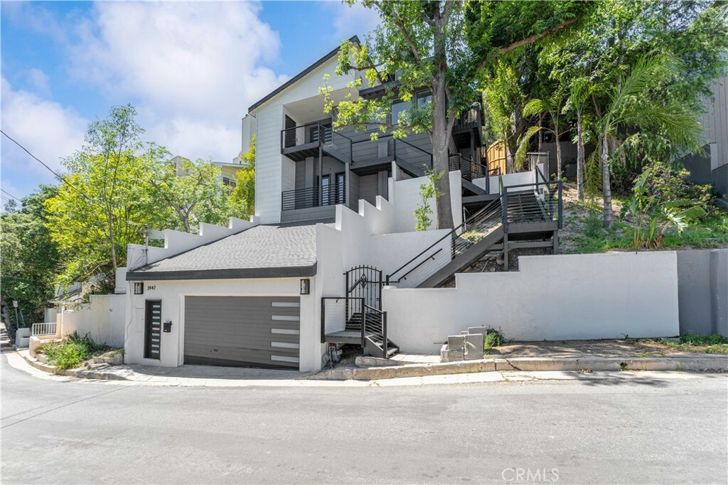 Property Photo: 3947 Sumac Drive CA 91403