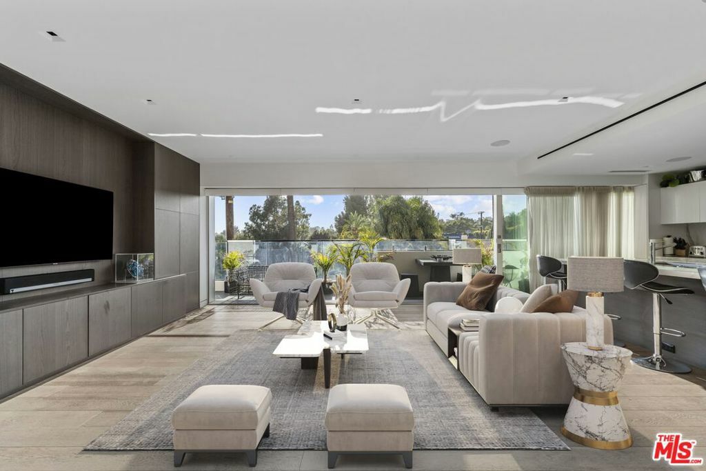 838 N Doheny Drive 301  West Hollywood CA 90069 photo