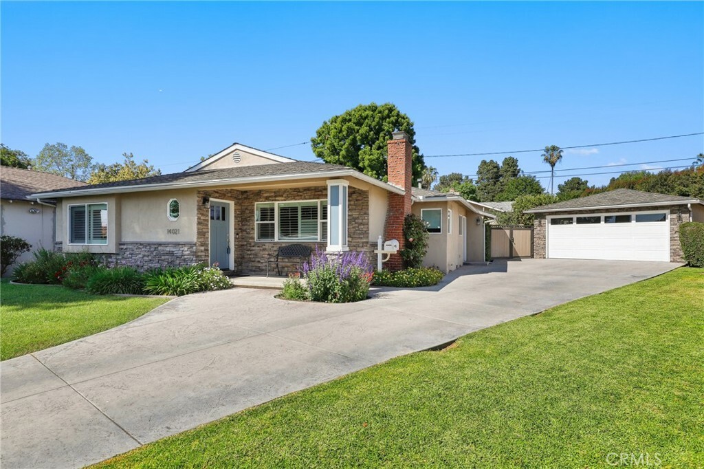 Property Photo:  14021 Valna Drive  CA 90605 