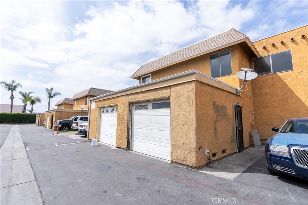 Property Photo: 1268 E McFadden Avenue C CA 92705