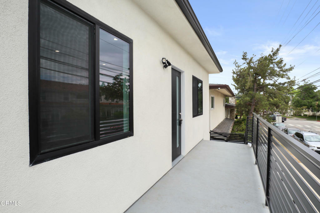 Property Photo: 112 N Kenneth Road 201 CA 91501