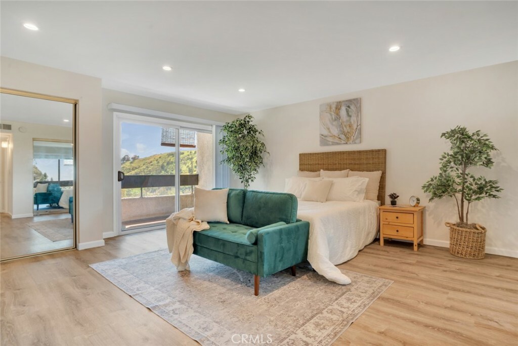 Property Photo: 2700 Cahuenga Boulevard E 3209 CA 90068