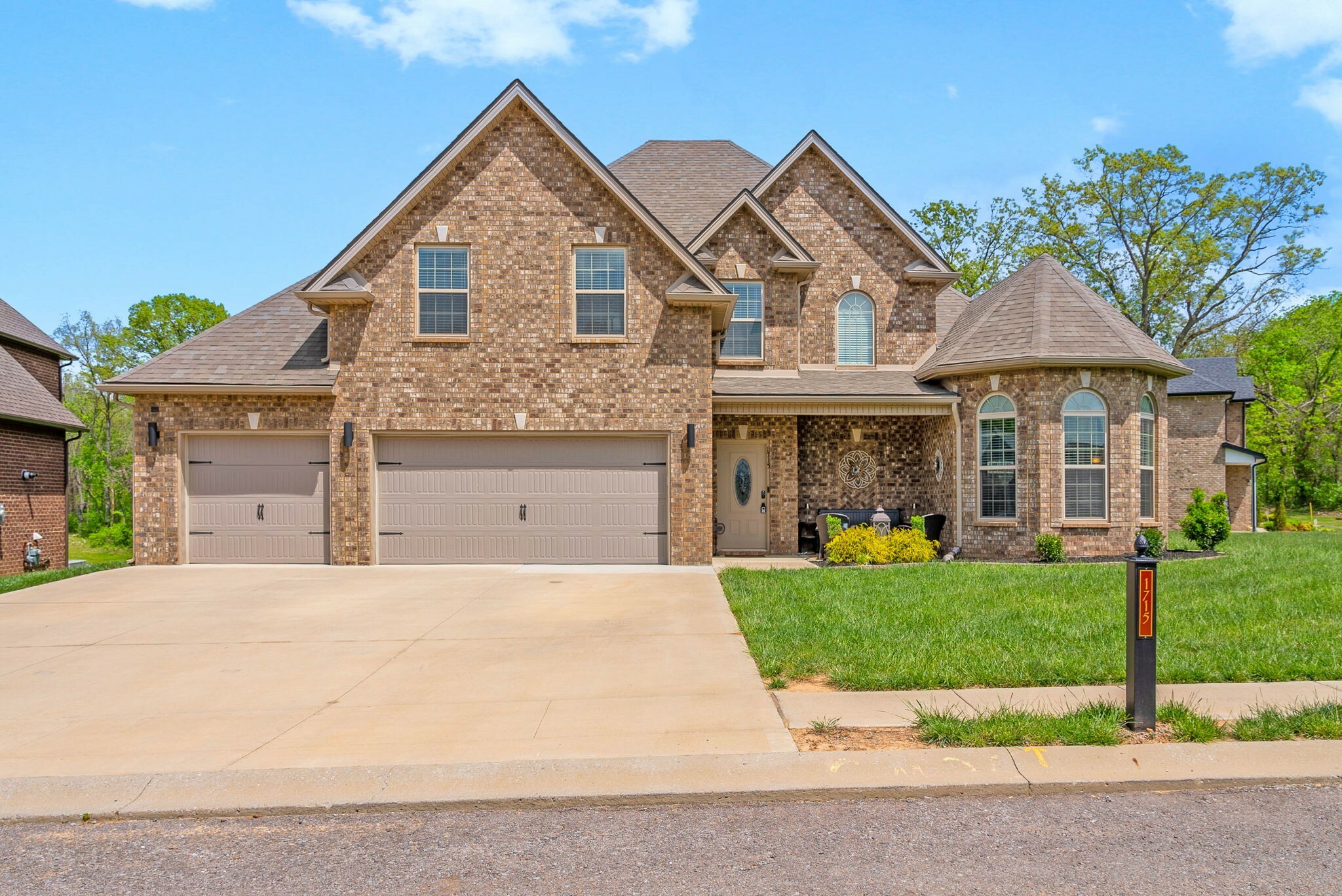 Property Photo: 1715 Oak Forest Dr TN 37043