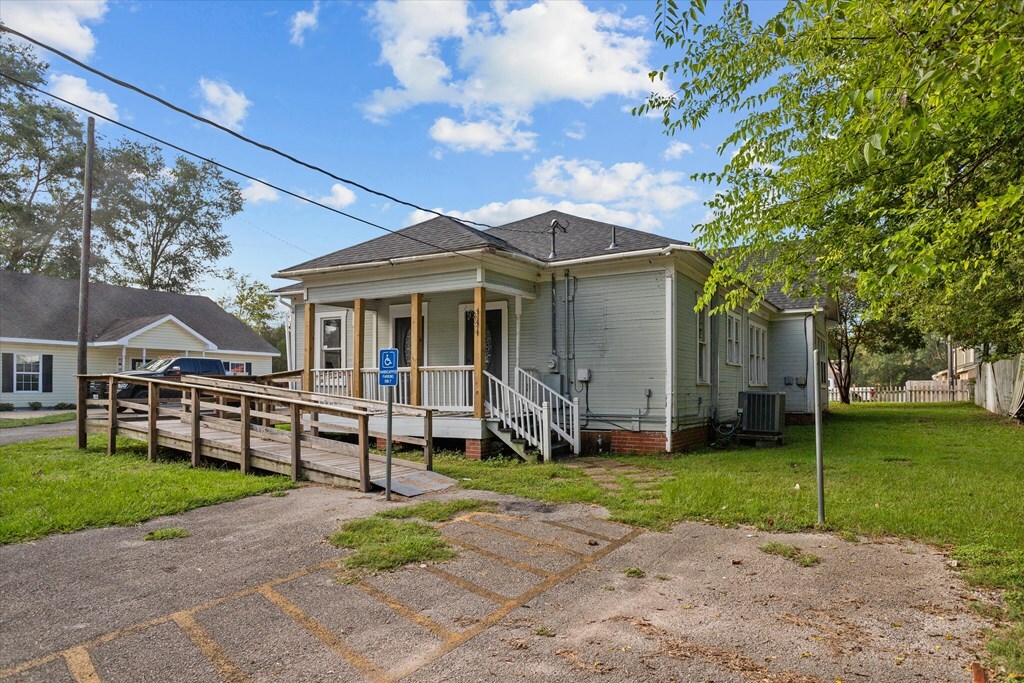 Property Photo: 135 East Denman Ave TX 75901