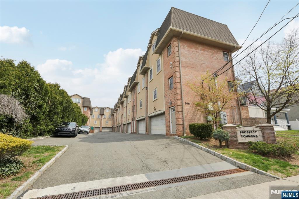 Property Photo: 308 Hamilton Place 21 NJ 07601