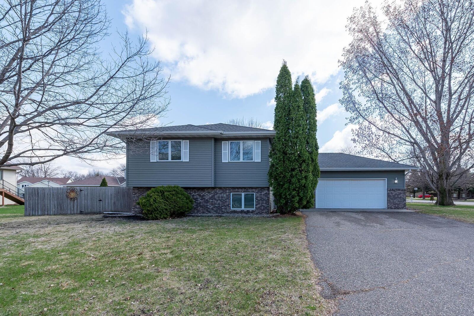 Property Photo:  2026 Valley View Drive  MN 56003 