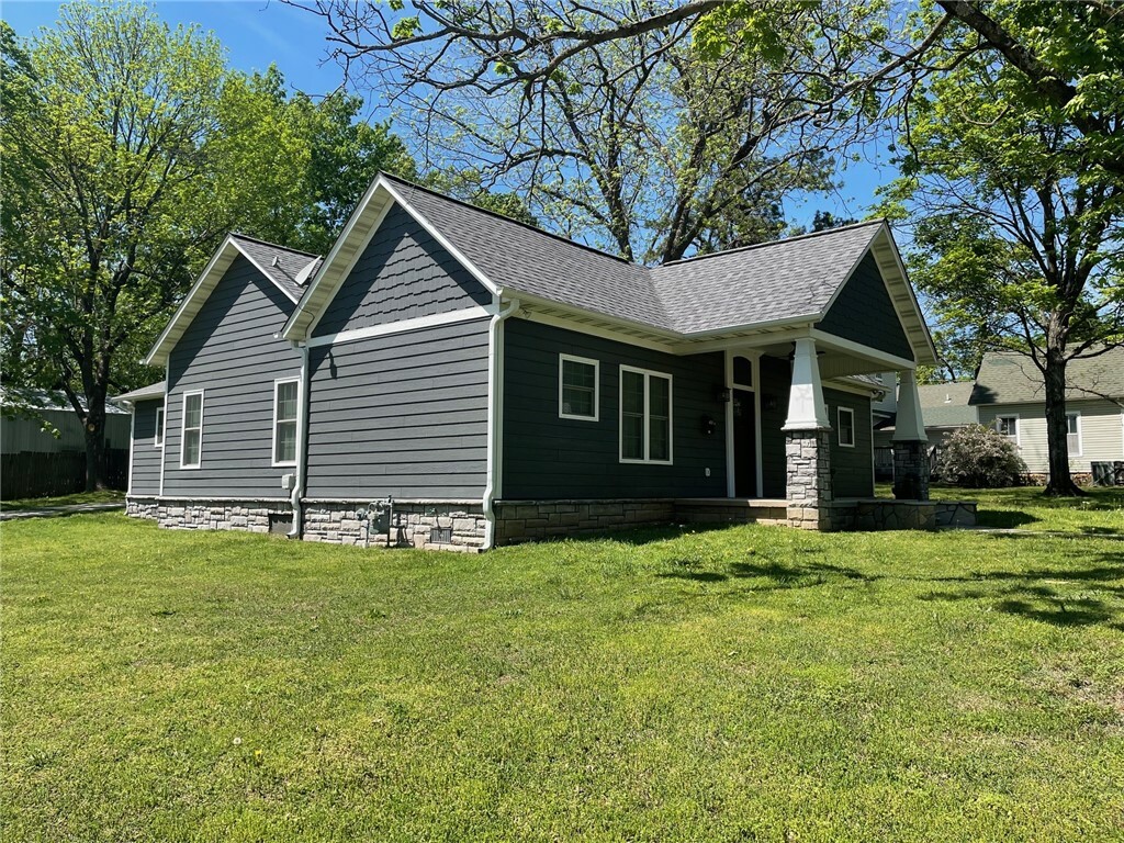 Property Photo: 410 Springfield Street AR 72616