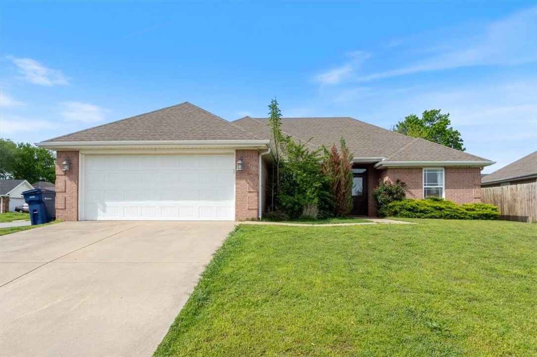 Property Photo:  1105 Jim McVay  AR 72761 
