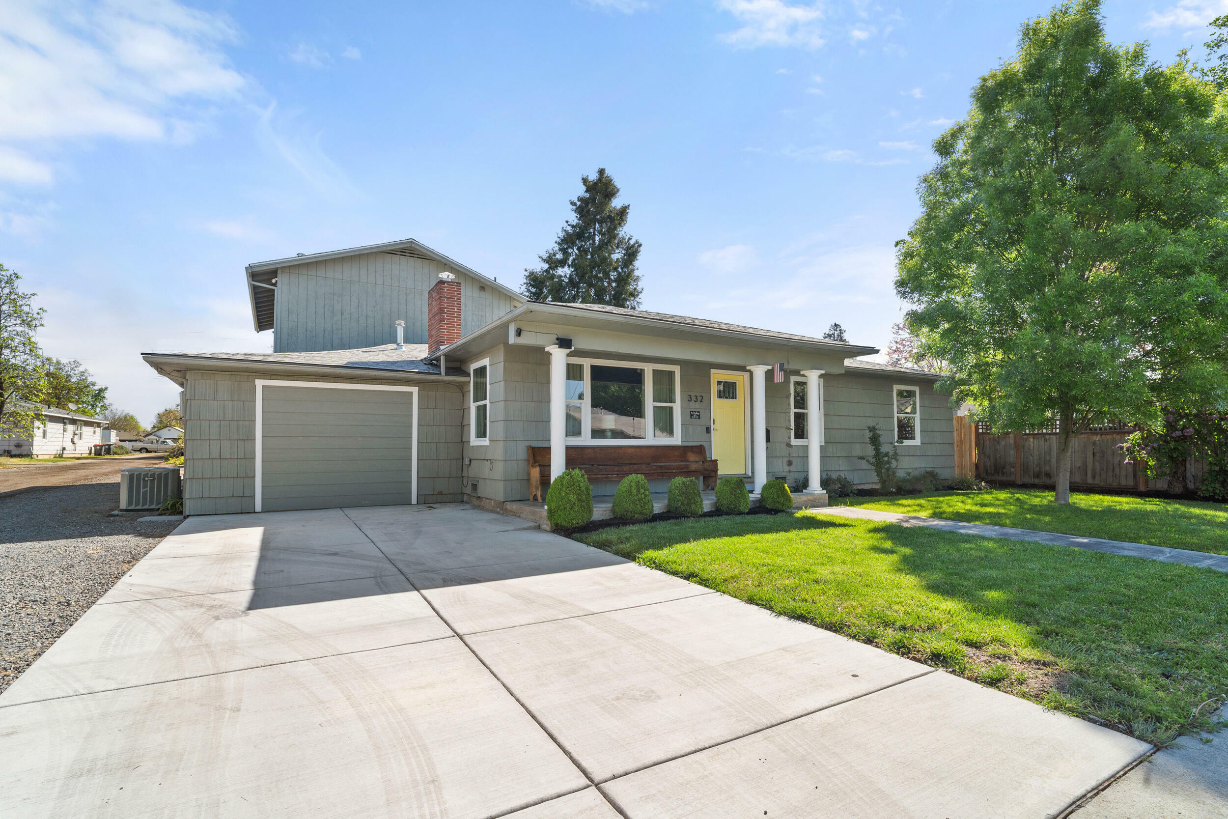 Property Photo: 332 N 2nd Street OR 97502