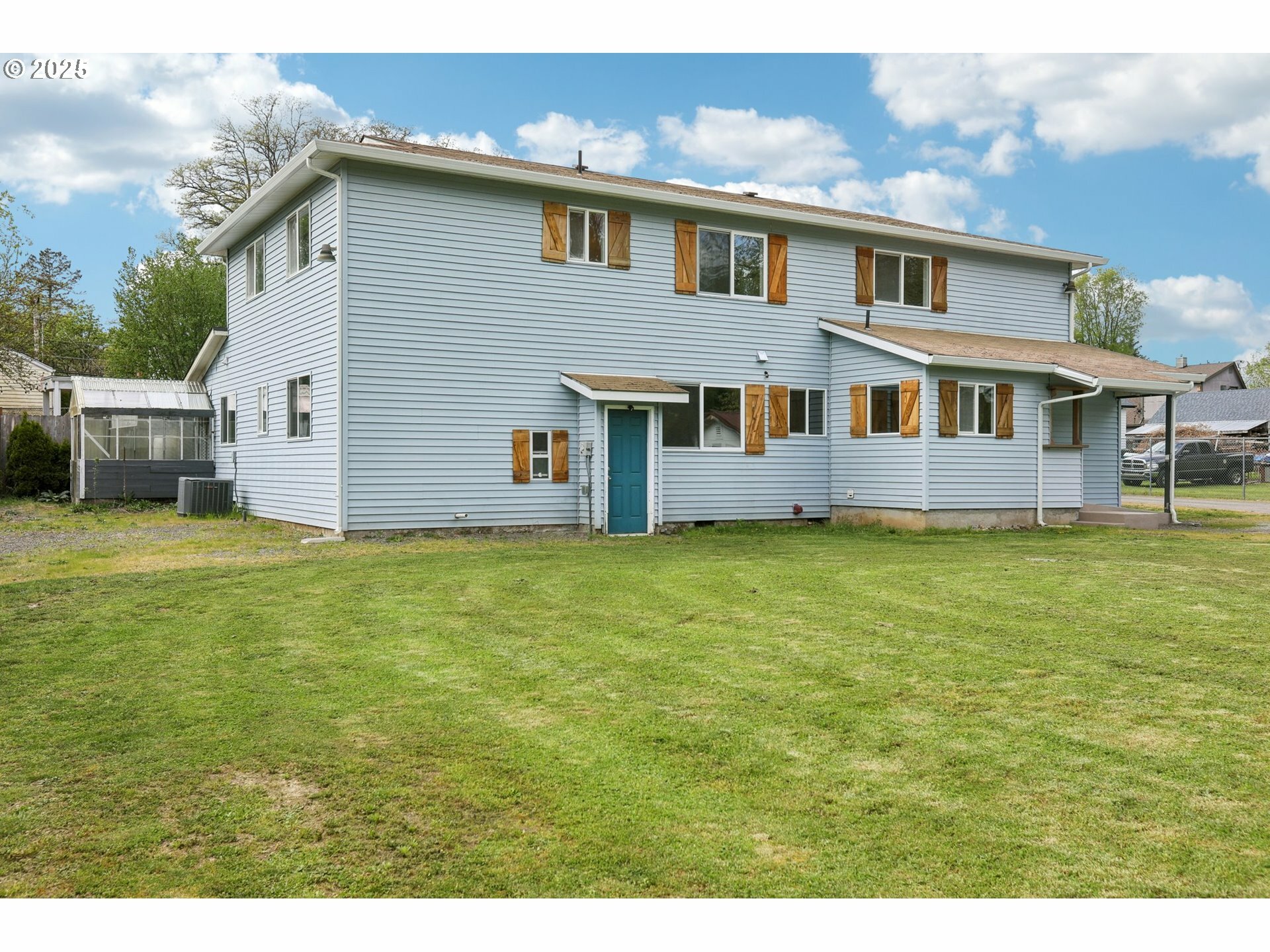 Property Photo: 3718 NE Everett St WA 98607