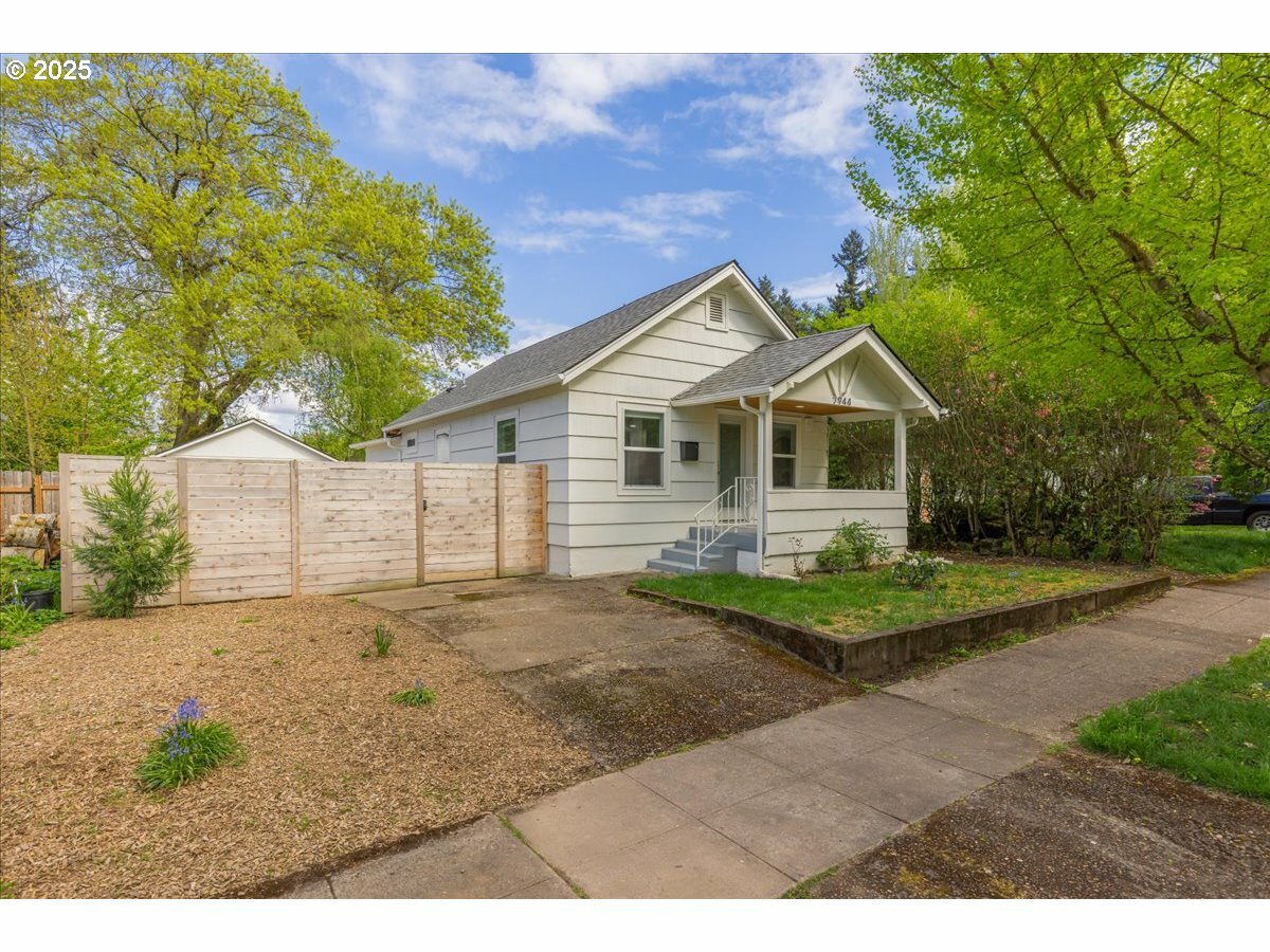 Property Photo: 7944 N Dana Ave OR 97203