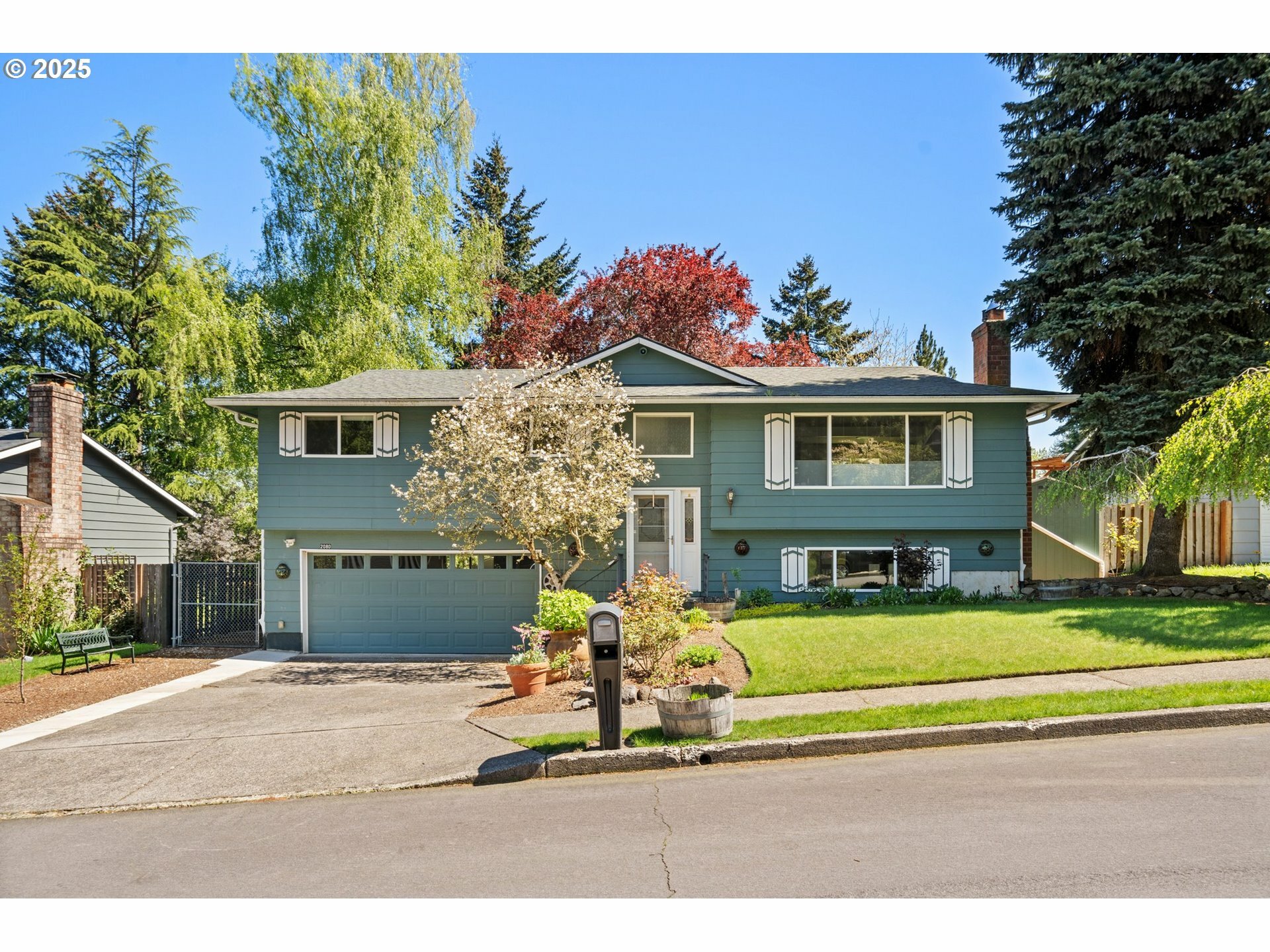 Property Photo: 2080 SE Kelly Ave OR 97080