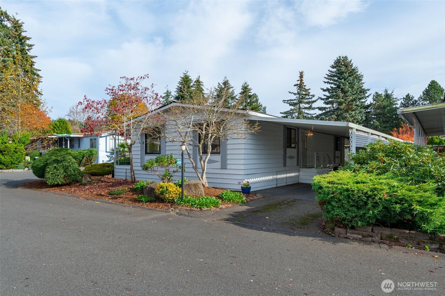 Property Photo: 1121 244th Street SW 48 WA 98021
