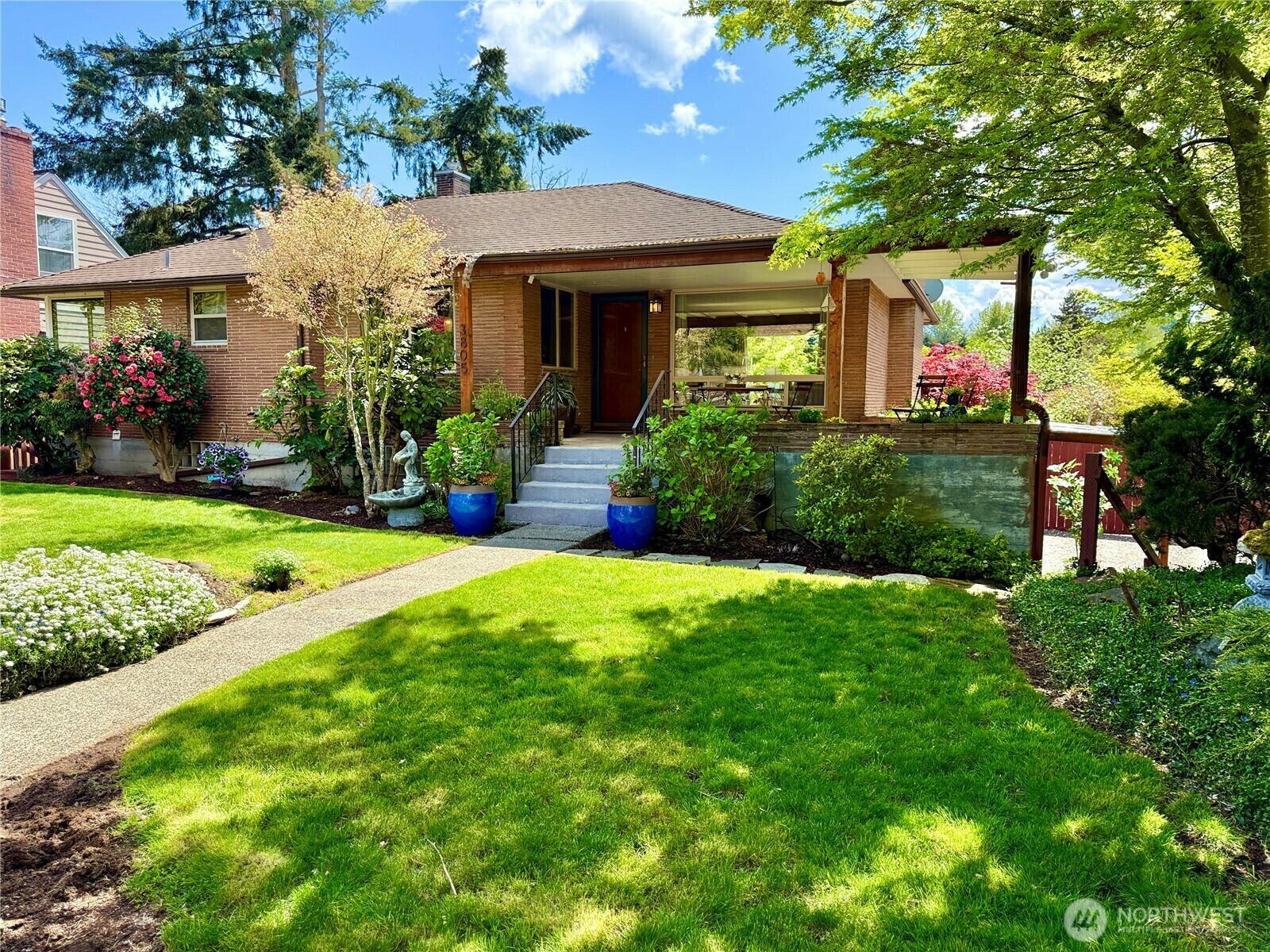 Property Photo: 3805 NE 110th Street WA 98125