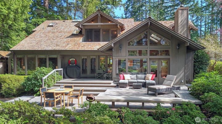 Property Photo:  2711  226th Avenue SE  WA 98075 