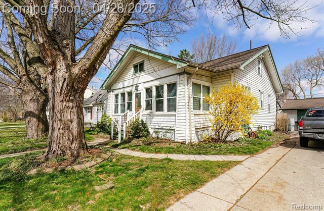 2210 Cambridge Road  Berkley MI 48072 photo