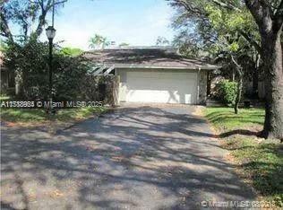70 Ivy Rd  Hollywood FL 33021 photo