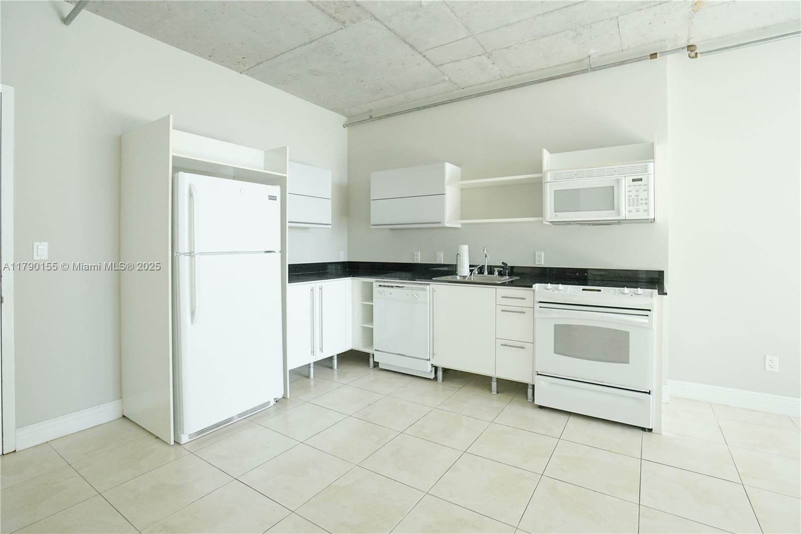 Property Photo: 690 SW 1st Ct 2032 FL 33130
