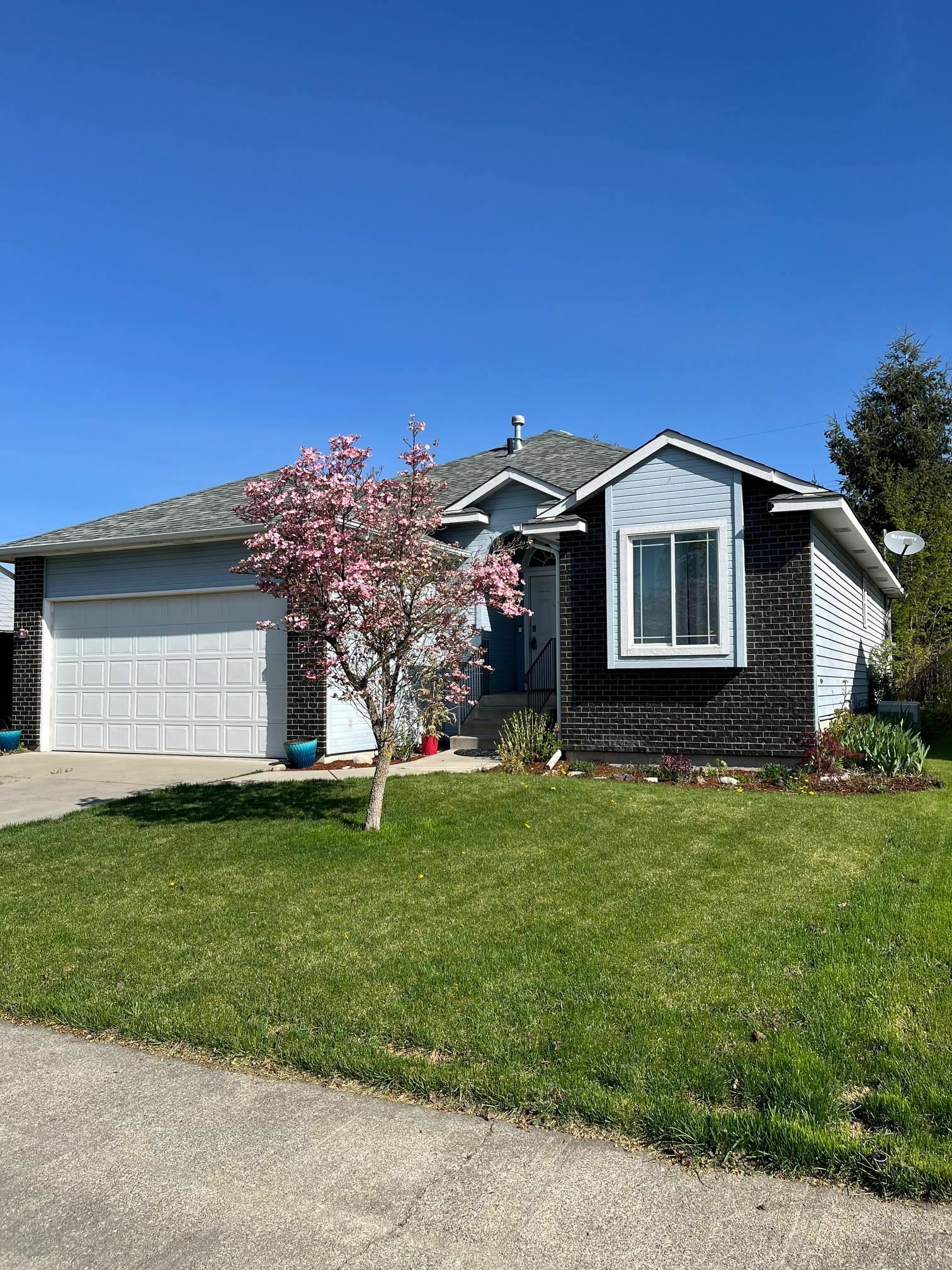 511 E Walton Ave  Spokane WA 99207 photo