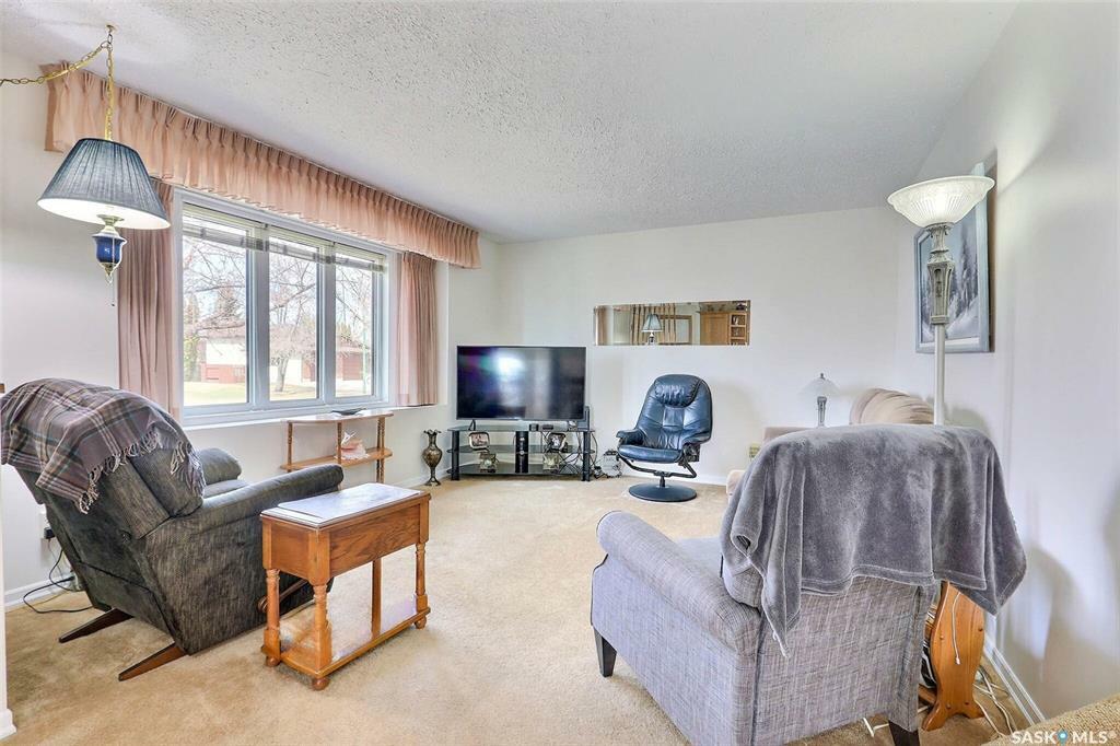 Property Photo:  3464 12th Avenue E  SK S6V 7B1 