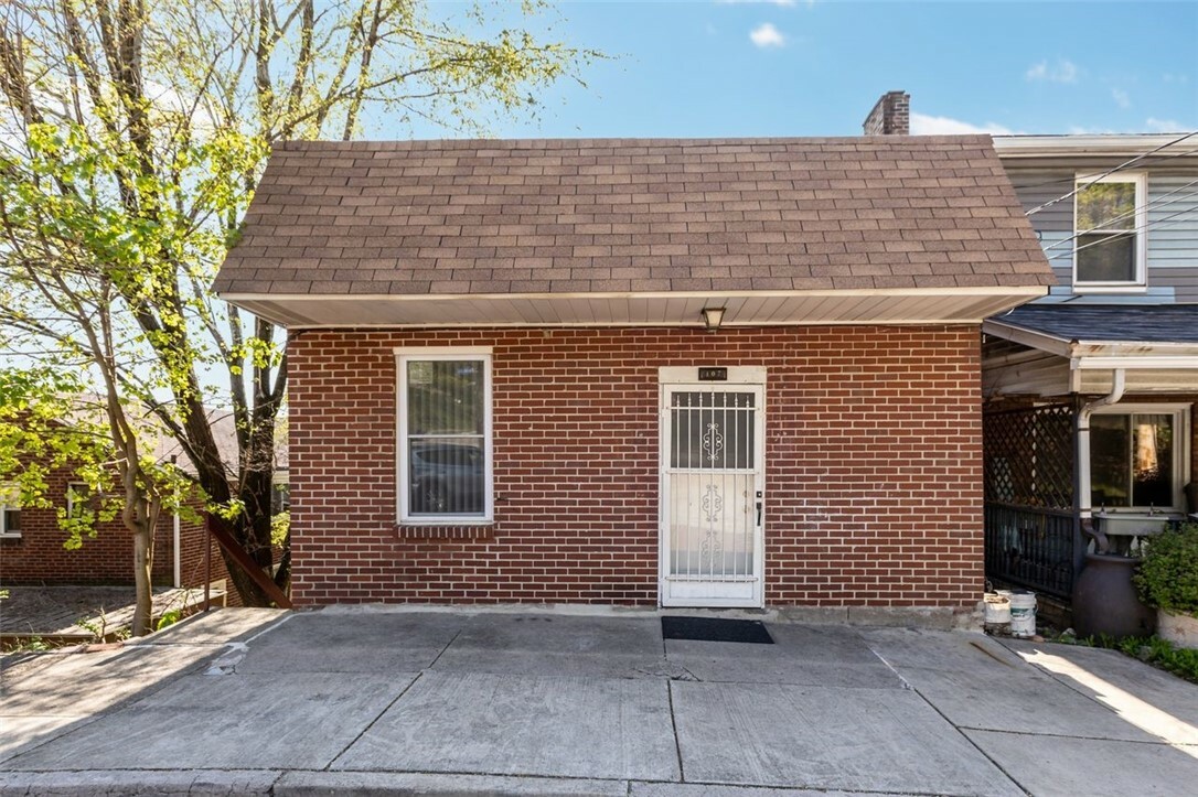 Property Photo: 107 Overbrook Blvd PA 15210
