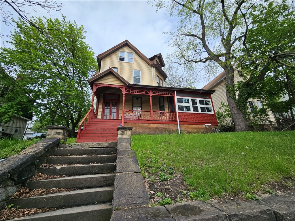 Property Photo: 742 Chartiers Ave PA 15136