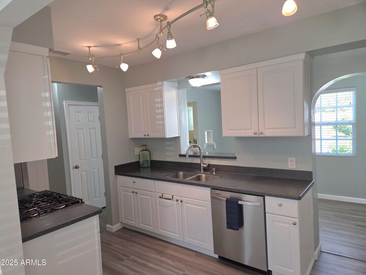 Property Photo: 930 W Mackenzie Drive AZ 85013
