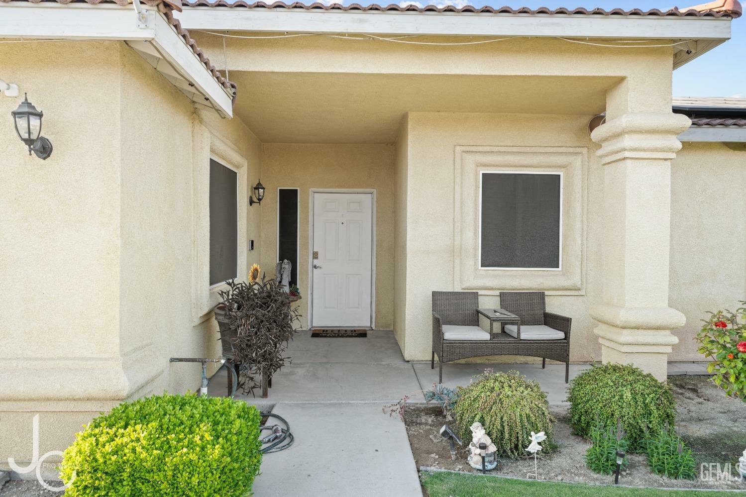 Property Photo: 5306 El Palacio Drive CA 93307