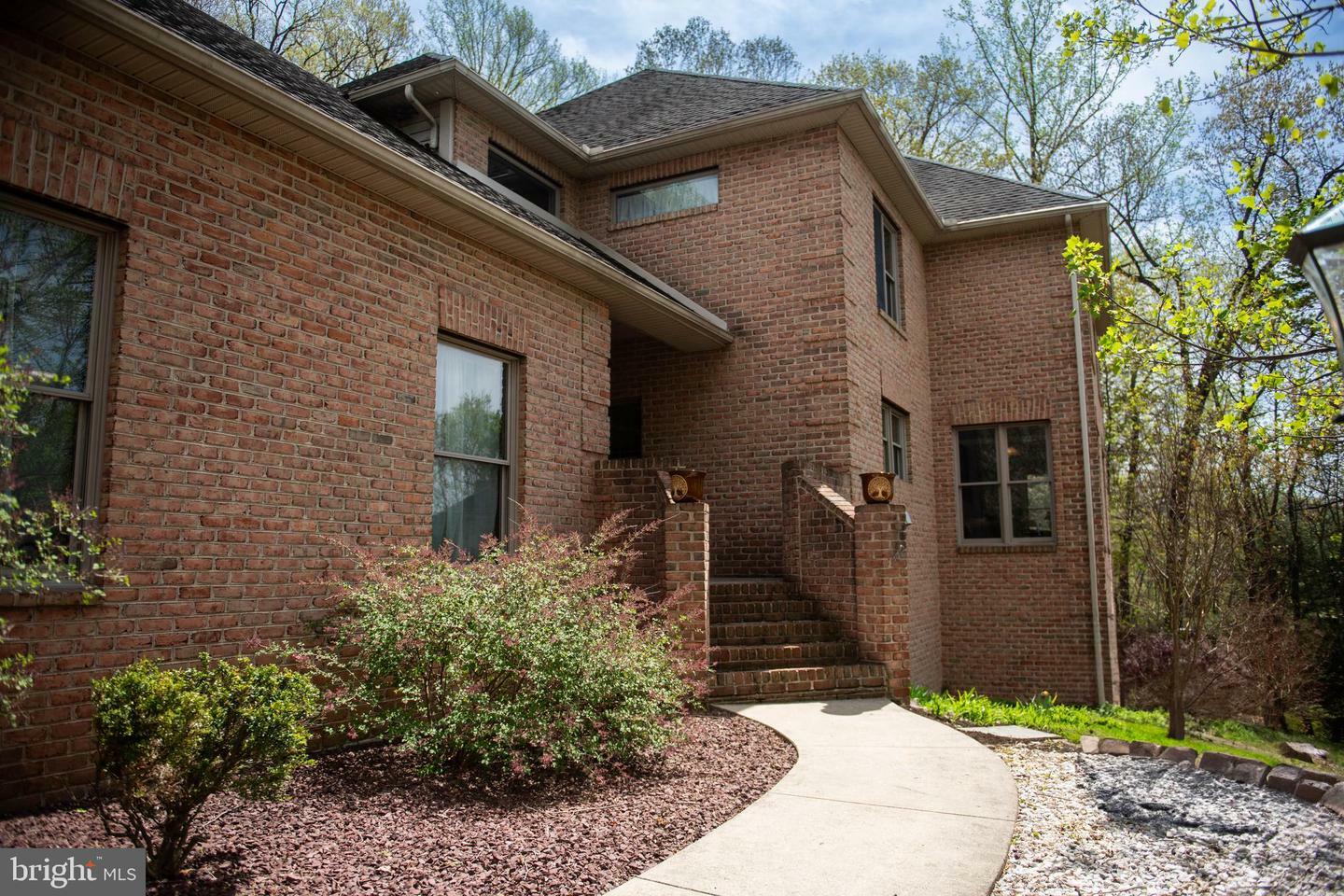 Property Photo: 1039 Fairdell Drive PA 17036