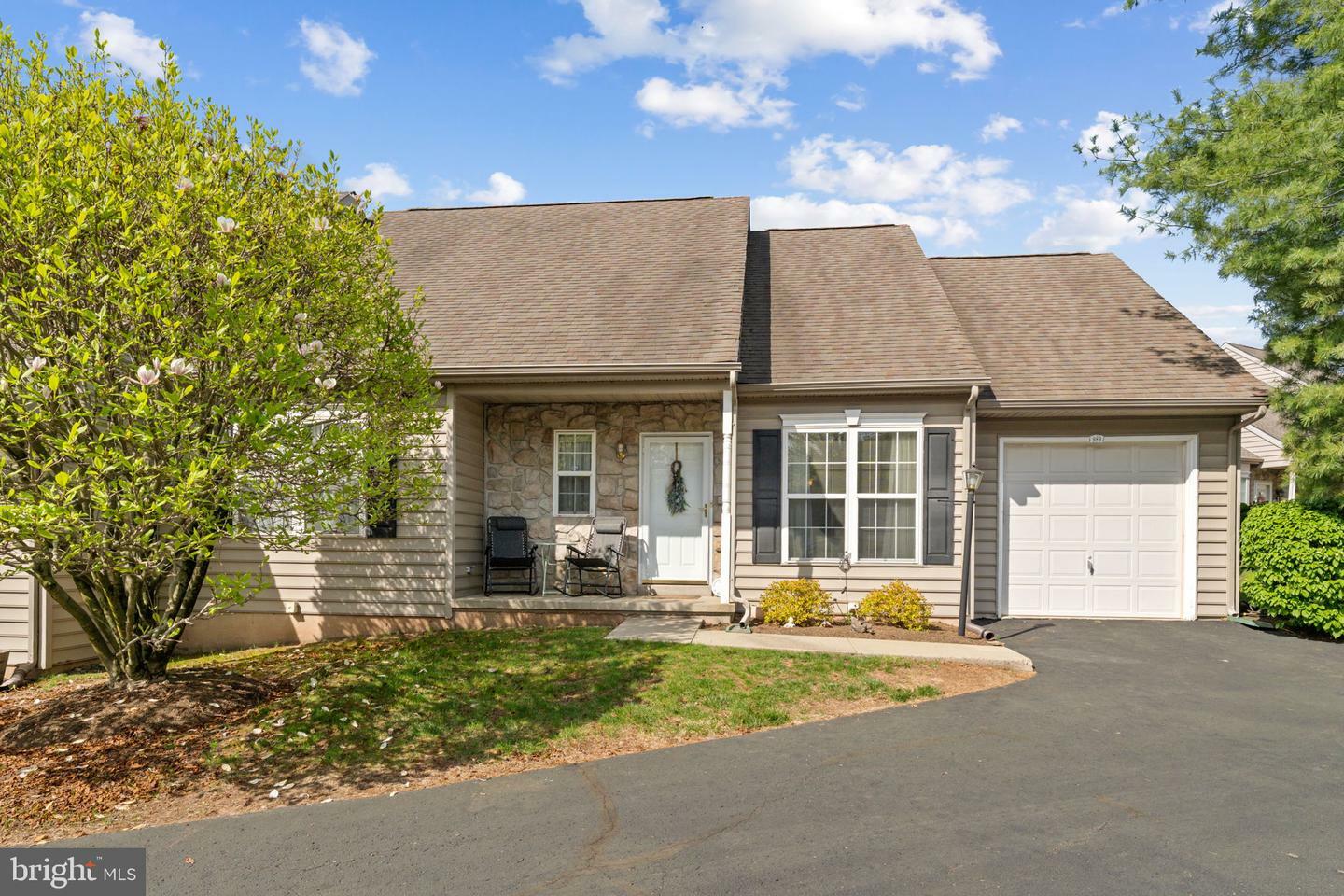 989 Independence Lane 16  Lansdale PA 19446 photo