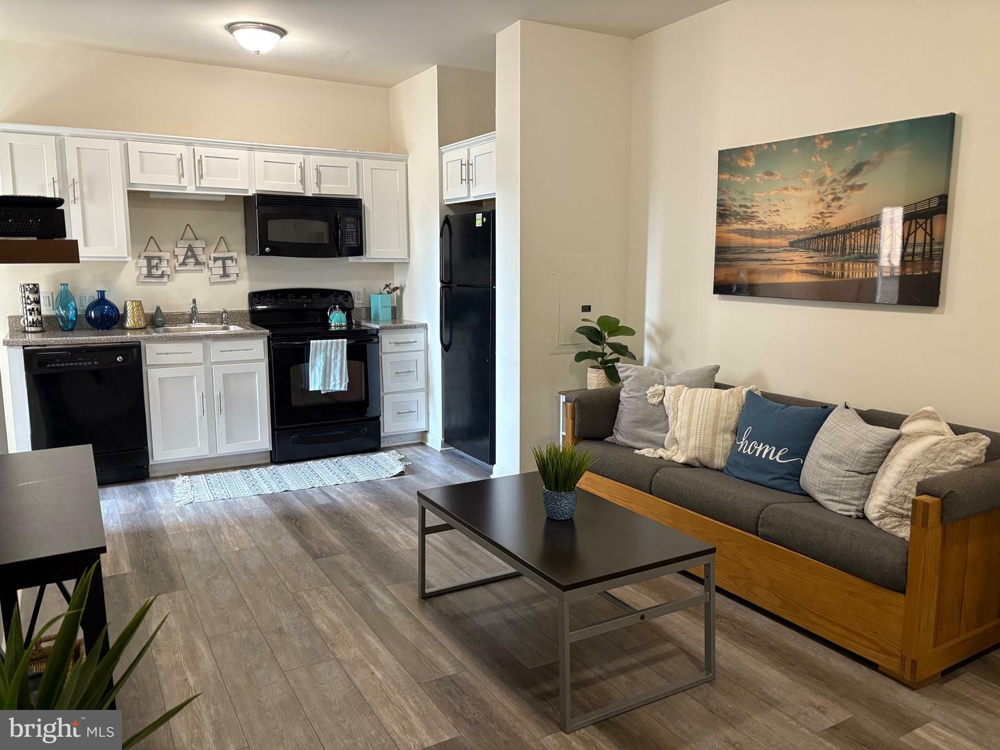 Property Photo: 1000 Diamond Street D PA 19122