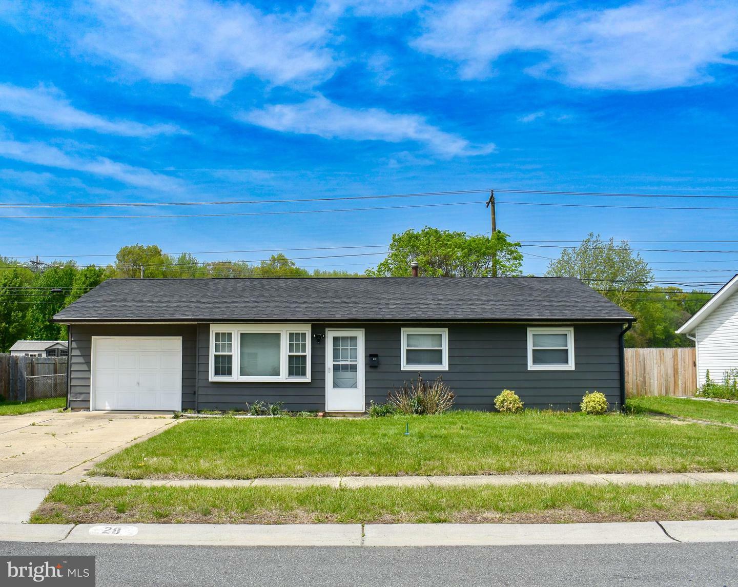 Property Photo:  28 Sanford Drive  DE 19713 