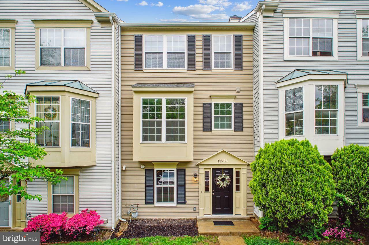 Property Photo: 13903 Gunners Place VA 20121