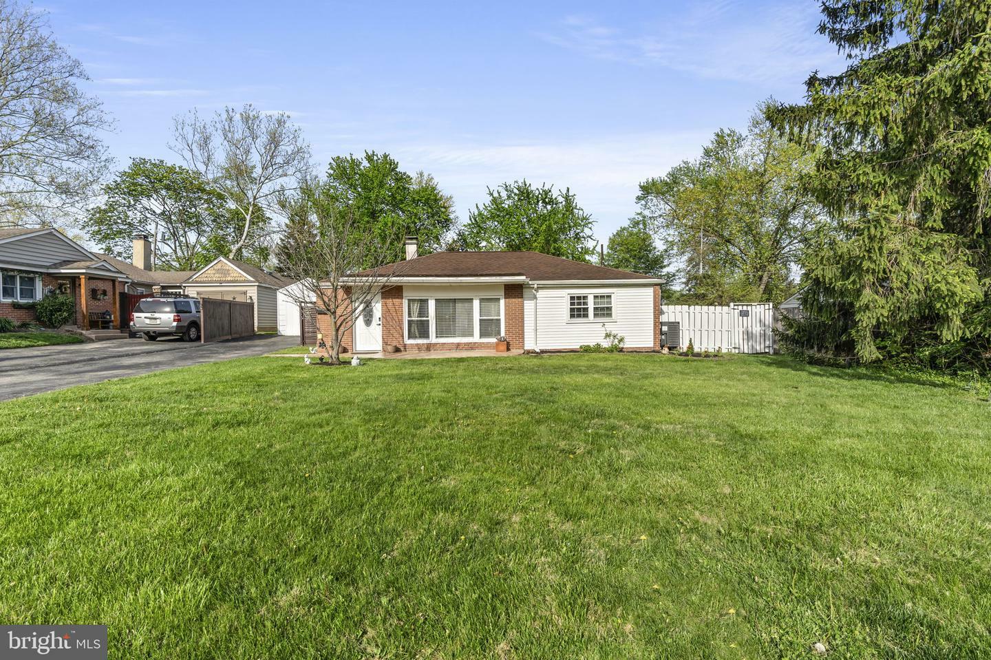 Property Photo: 633 Erlen Rd PA 19462